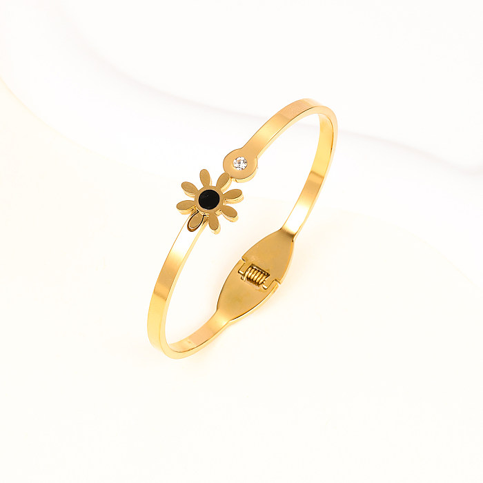 Estrella de vacaciones Flor en forma de corazón Chapado en acero inoxidable Incrustaciones de diamantes de imitación Circón Brazalete chapado en oro de 18 quilates