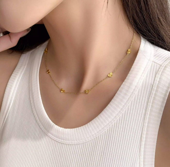 Elegante, schlichte Halskette in Herzform mit Edelstahlbeschichtung und 18-Karat-Vergoldung