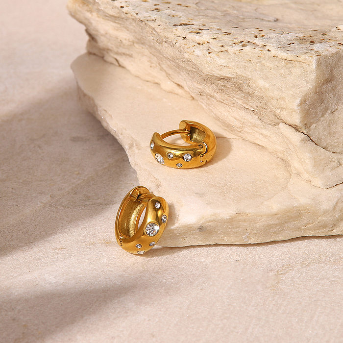 Ringförmige Ohrringe im neuen Stil mit weißem Zirkonia und 18 Karat vergoldetem Edelstahl