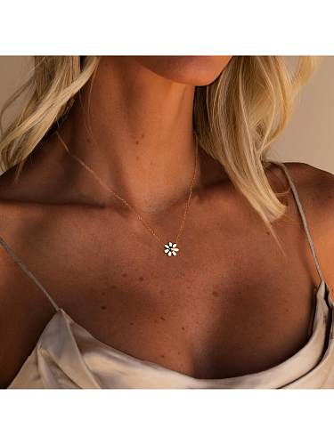 Sweet Simple Style Daisy Stainless Steel Plating 18K Gold Plated Pendant Necklace