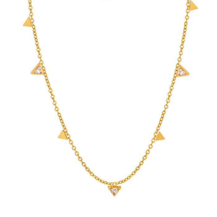 Collar chapado en oro de 18 quilates con incrustaciones de circonio y revestimiento de acero inoxidable triangular de estilo británico lujoso