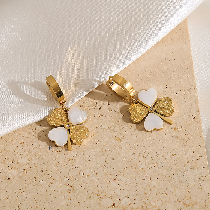 1 par de pendientes chapados en oro de acero inoxidable tallado con trébol de cuatro hojas para novia