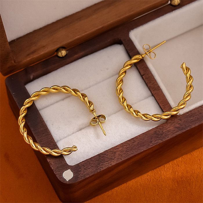 زوج واحد من الأقراط الحلقية المطلية بالذهب عيار 1 قيراط والمطلية بالذهب على شكل حرف C بتصميم ريترو بسيط
