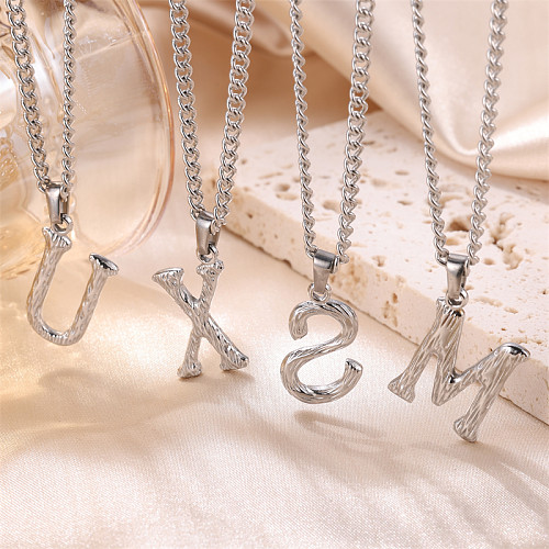 Lässige Halskette mit Buchstaben-Anhänger aus Edelstahl