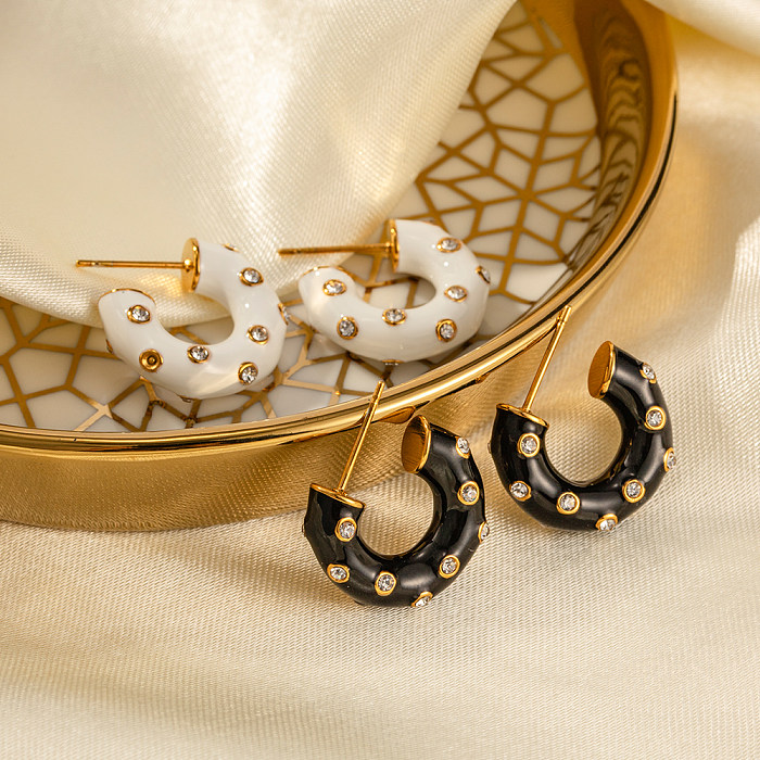 1 paire de clous d'oreilles plaqués or 18 carats, Style IG, incrustation de placage en émail en forme de C, diamant artificiel en acier inoxydable