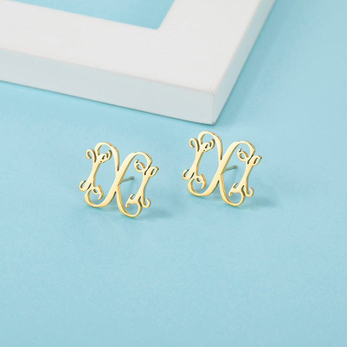 1 par de pinos de orelha banhados a ouro 18K, estilo simples, letras de polimento, aço inoxidável