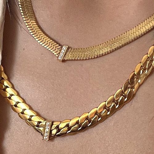 Schlichter Stil, geometrische Halskette mit Edelstahlbeschichtung und Zirkoneinlage, 18 Karat vergoldet