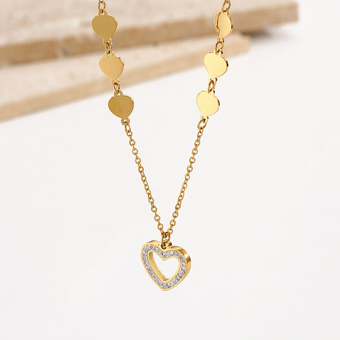 Elegante estilo simples formato de coração em aço inoxidável chapeamento strass colar banhado a ouro 14K