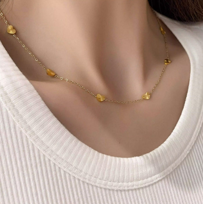 Collar chapado en oro de 18 quilates con revestimiento de acero inoxidable en forma de corazón de estilo simple y elegante