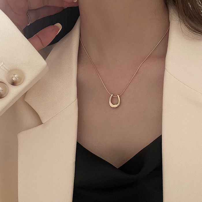 Simple Style U Shape Stainless Steel Gold Plated Pendant Necklace In Bulk