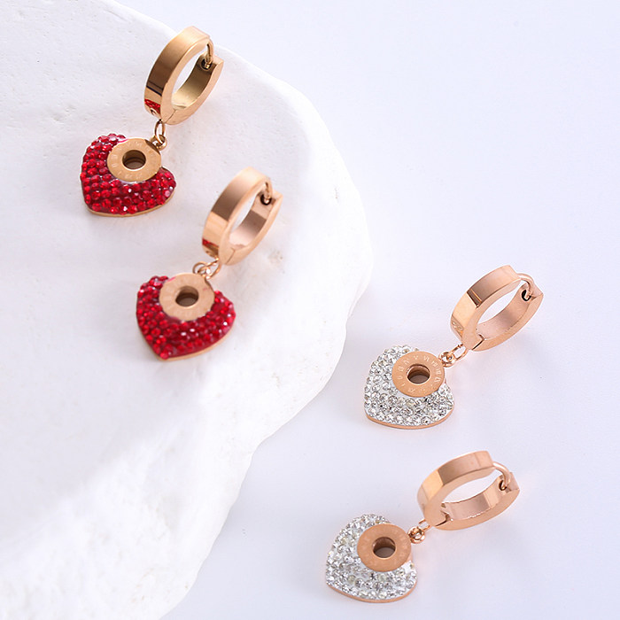 Boucles d'oreilles en forme de cœur, 1 paire, Streetwear de base, incrustation de placage en forme de cœur, diamant artificiel en acier inoxydable, plaqué or 18 carats