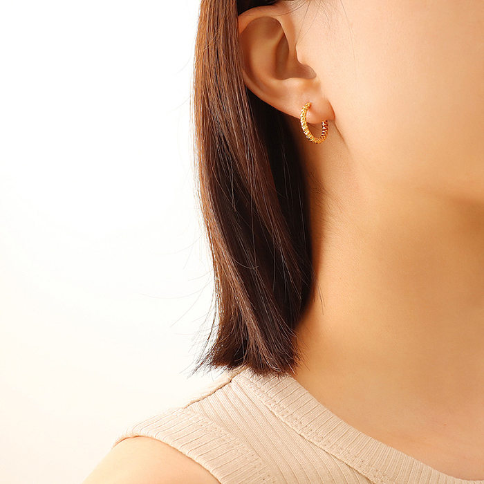 1 paire de boucles d'oreilles créoles en acier inoxydable plaqué or 18 carats, style simple