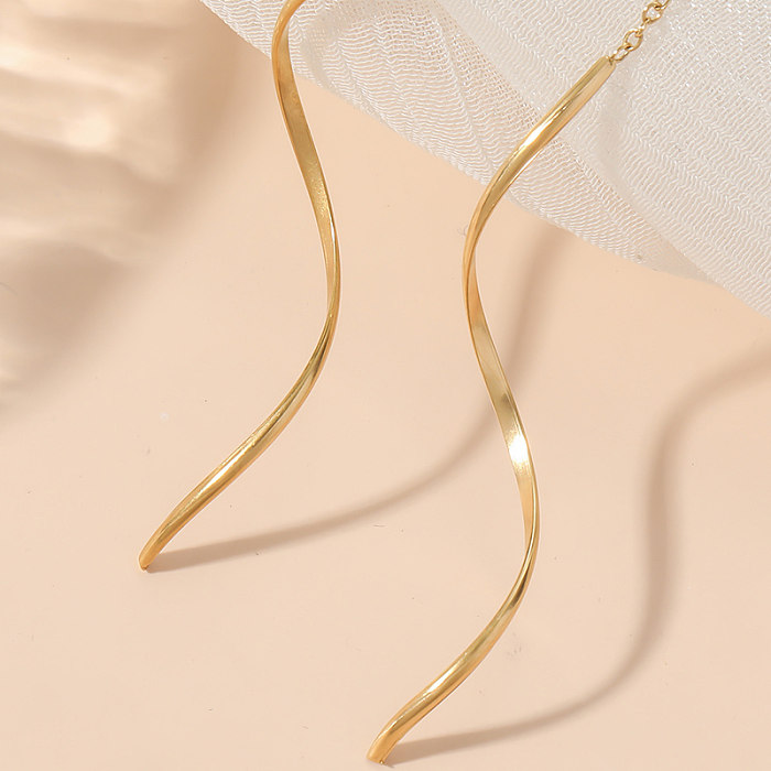 1 par casual elegante estilo simples chapeamento de cor sólida aço inoxidável banhado a ouro 18K linha de orelha
