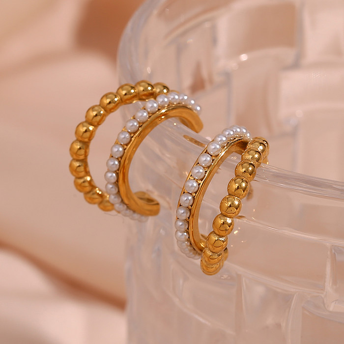 1 par de pendientes chapados en oro de 18 quilates con incrustaciones de perlas artificiales en forma de C de estilo moderno