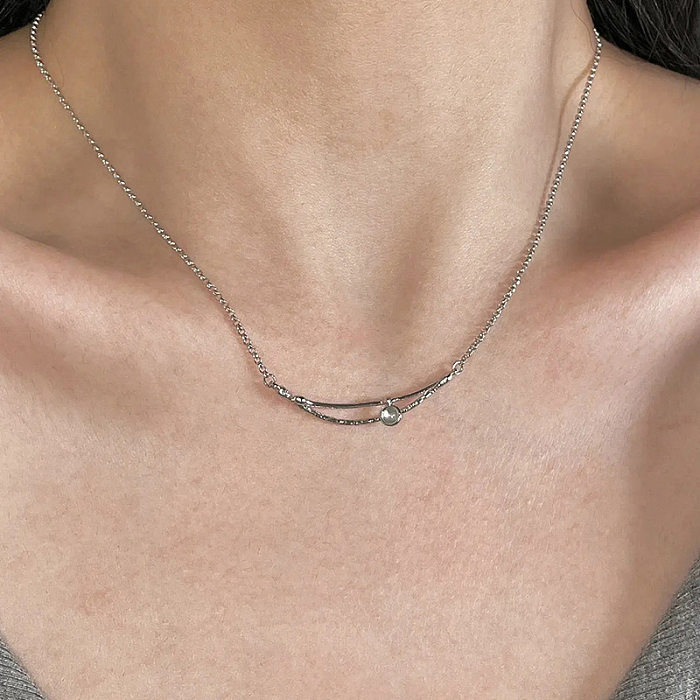Collar geométrico para mujer, cadena de clavícula de acero inoxidable ligera, diseño minoritario, sentido de verano, moda 2023