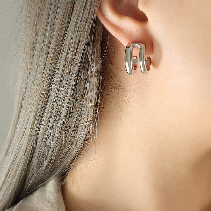 Modische Ohrringe in C-Form mit Edelstahlbeschichtung, 1 Paar