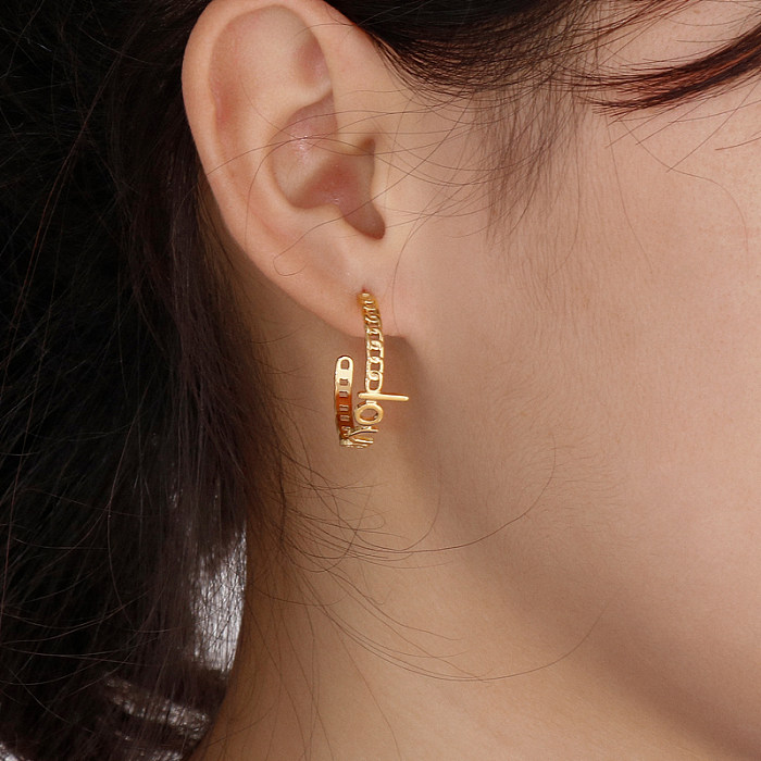 1 par de pinos de orelha banhados a ouro 18K, estilo simples, estilo coreano, formato C