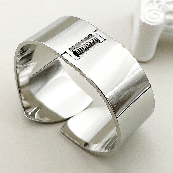 Bracelet asymétrique en acier inoxydable de couleur unie de style simple