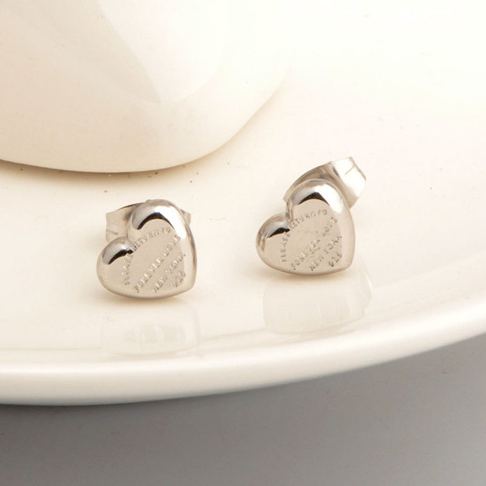 1 زوج ريترو شكل قلب الفولاذ المقاوم للصدأ الأذن ترصيع