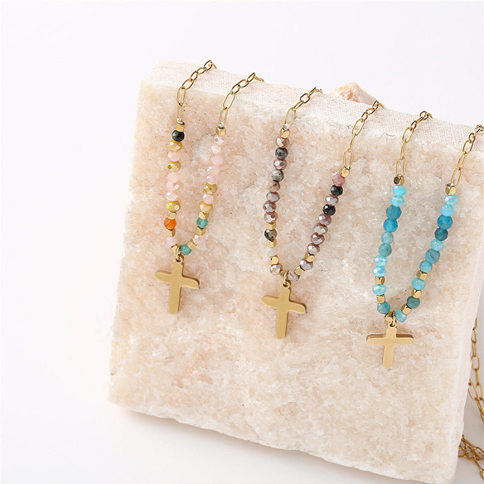 Halskette mit Kreuz-Anhänger im Ethno-Stil aus Edelstahl mit Perlenbeschichtung und 14-Karat-Vergoldung