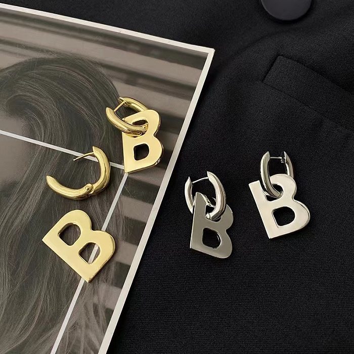 Modische Tropfen-Ohrringe aus Edelstahl mit Buchstaben, 1 Paar