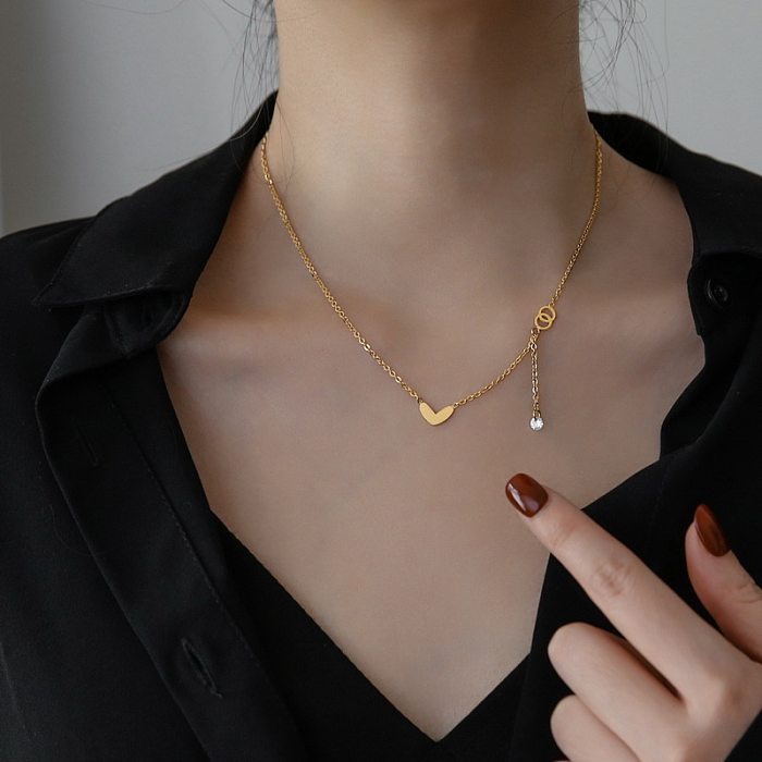 Collier plaqué or 18 carats avec incrustation de placage en acier inoxydable en forme de cœur de style simple