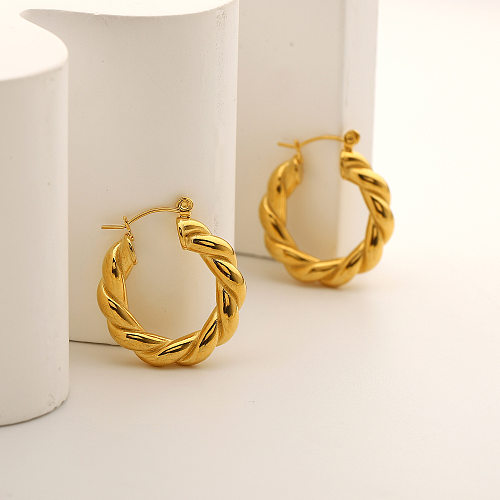 Brincos clássicos torcidos com anel de aço inoxidável banhado a ouro