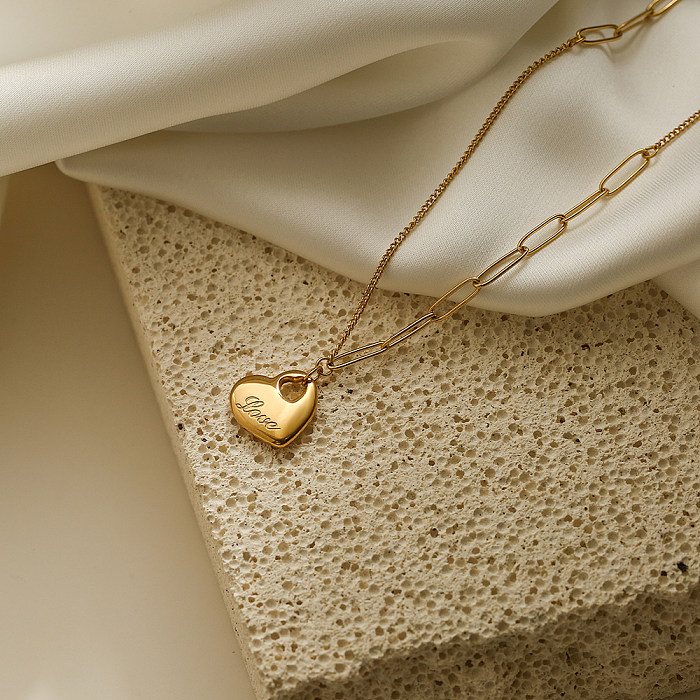 Collar con colgante chapado en oro de 18 quilates con incrustaciones de acero inoxidable y forma de corazón geométrico, ropa de calle de estilo sencillo básico