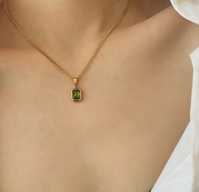 Wholesale Retro Emerald Necklace Color Treasure Pendant Gilded Titanium Stee Necklace
