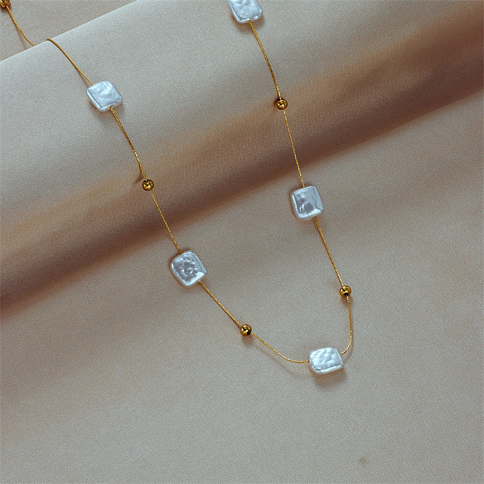 Halskette im Barockstil mit quadratischer künstlicher Perle aus Edelstahl mit Perlenbeschichtung und 18-Karat-Vergoldung