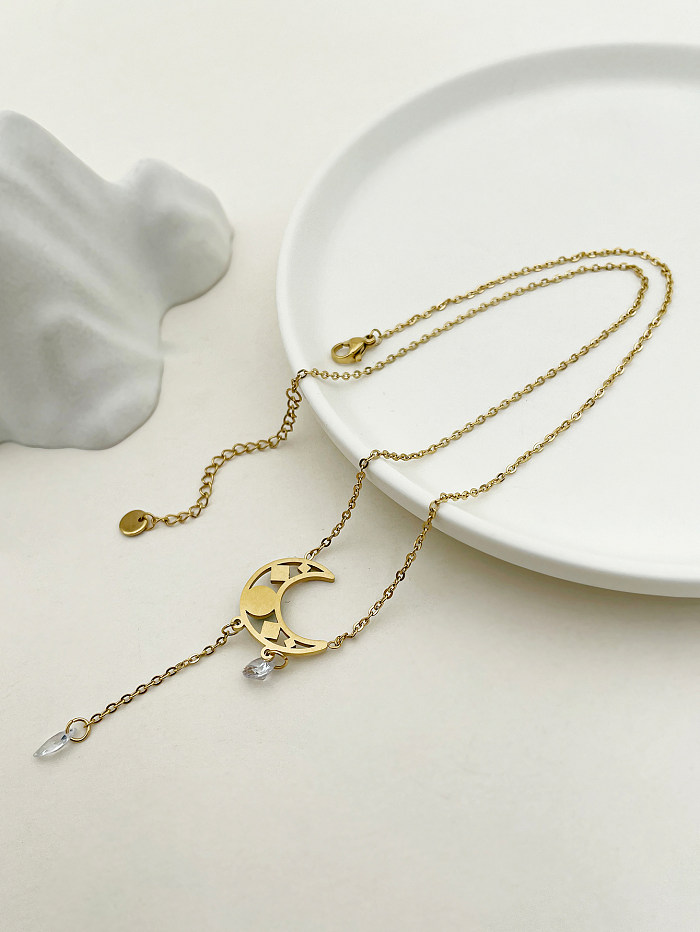 Lässige, elegante, süße Mond-Halskette mit Edelstahl-Beschichtung, ausgehöhltem Inlay, türkisfarbenem Zirkon und vergoldeter Halskette