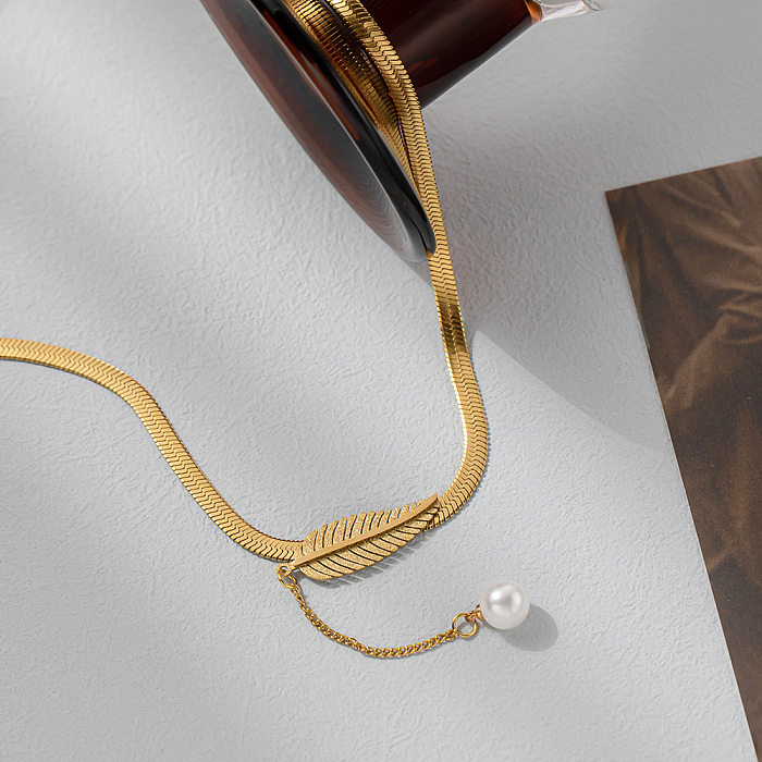 Elegante Streetwear-Halskette mit Blatt-Anhänger aus Edelstahl mit Inlay und künstlichen Perlen