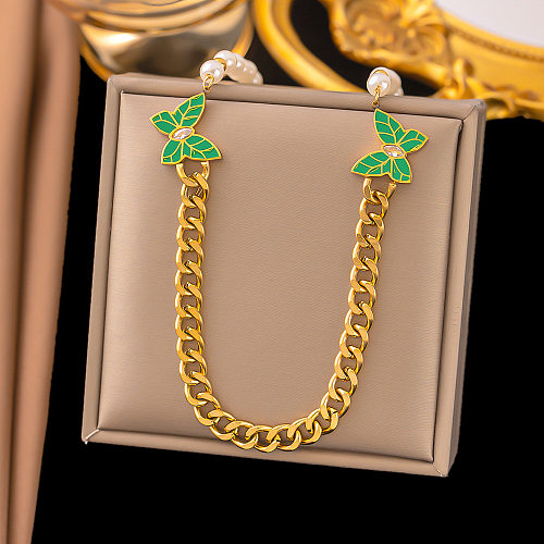 Collar chapado en oro de 18 quilates con revestimiento de esmalte de acero inoxidable y perlas de imitación de mariposa retro elegante