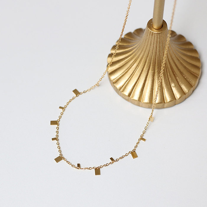 Elegante Halskette im klassischen Stil mit runden Wassertropfen und rechteckigem Edelstahlüberzug, 18 Karat vergoldet