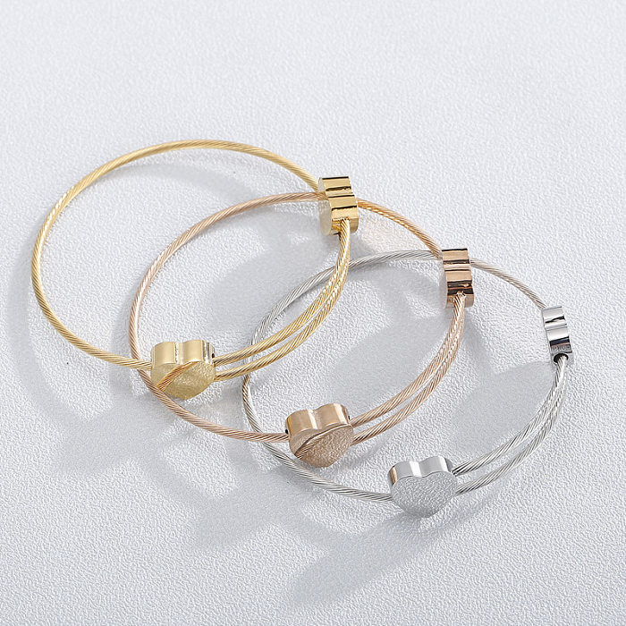 Bracelets en acier inoxydable de placage de bracelet en acier au titane en forme de coeur de mode