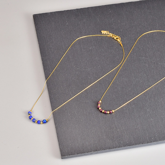 Runde Edelstahl-Halskette im Vintage-Stil mit Perlen und künstlichen Edelsteinen. Edelstahl-Halsketten