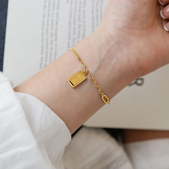 Acier titanique de rectangle de lettre de style simple plaquant les bracelets plaqués par or 18K