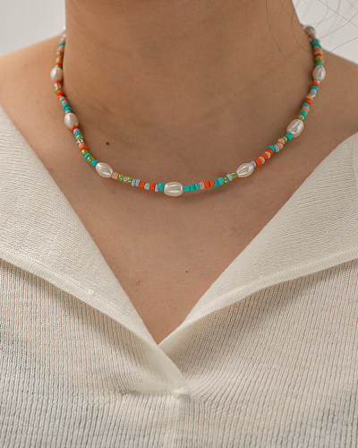 1 Stück bunte Urlaubs-Halskette aus Edelstahl mit Steinperlen und Perlmuttbeschichtung