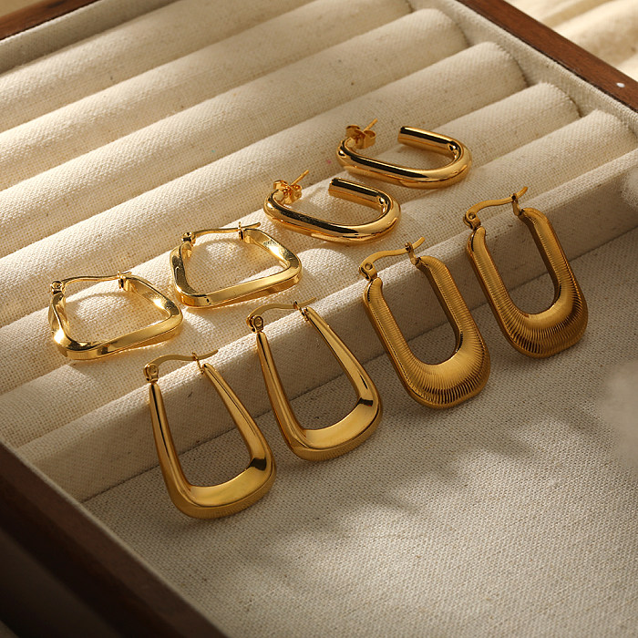 زوج واحد من الأقراط الحلقية المطلية بالذهب عيار 1 قيراط المصنوعة من الفولاذ المقاوم للصدأ المطلي بالذهب على شكل حرف U بتصميم بسيط