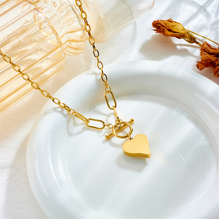 Collar con colgante chapado en oro de 18 quilates de acero inoxidable con forma de corazón de estilo francés
