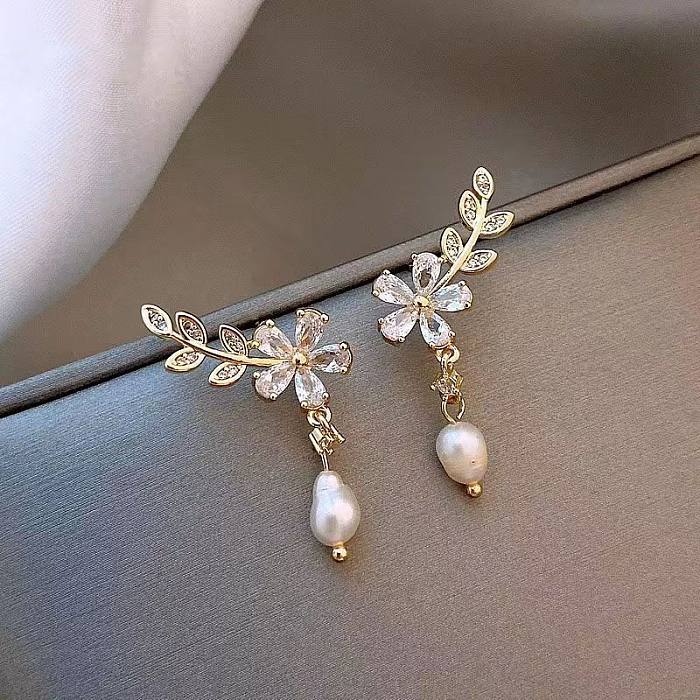 1 par de pendientes de circonita con perlas artificiales de acero inoxidable con incrustaciones de flores y hojas artísticas dulces