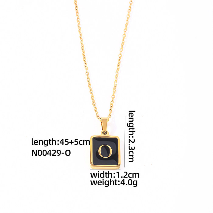 Einfache Halskette mit Buchstaben-Rechteck-Edelstahl und vergoldetem Muschelanhänger in loser Schüttung