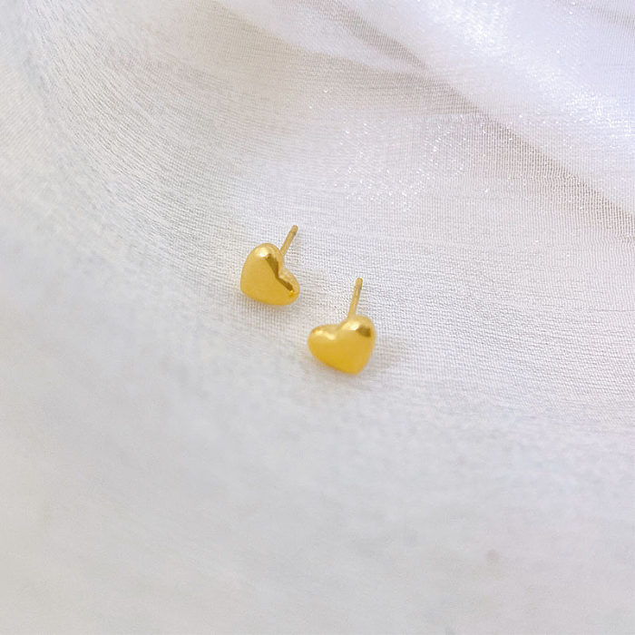 1 paire de clous d'oreilles en acier inoxydable plaqué en forme de cœur, Style Simple