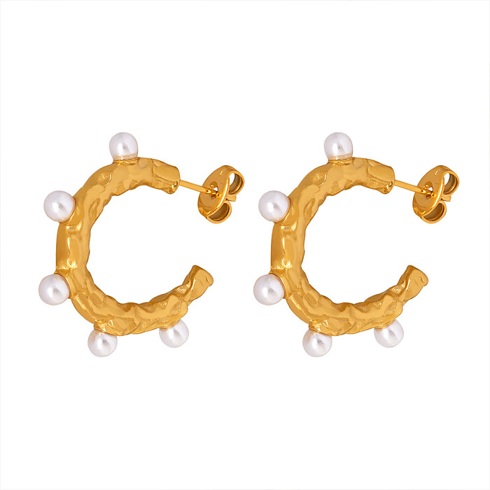 زوج واحد من أقراط الأذن الأنيقة ذات الطراز الحديث على شكل C المطلية باللؤلؤ المقلد المصنوعة من الفولاذ المقاوم للصدأ ومطلية بالذهب عيار 1 قيراط