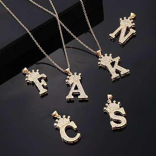 Hip-Hop Style Vintage Style Simple lettre couronne en acier inoxydable placage incrustation Zircon plaqué or pendentif collier