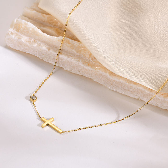 Collar de circón chapado en oro de acero inoxidable con cruz de estilo simple