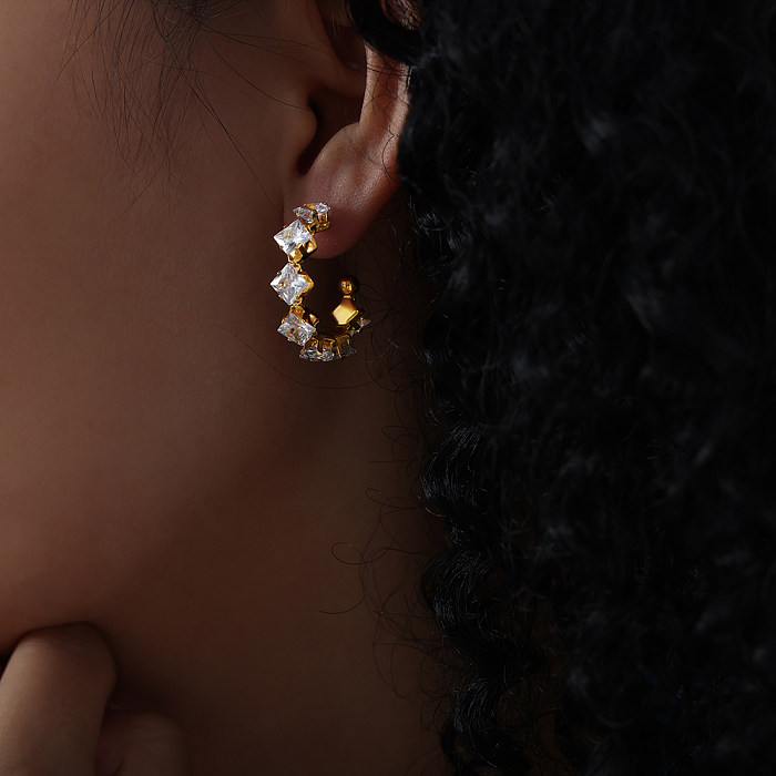 1 Paar luxuriöse, glänzende C-förmige Plating-Inlay-Ohrringe aus Edelstahl mit Zirkon und 18-Karat-Vergoldung