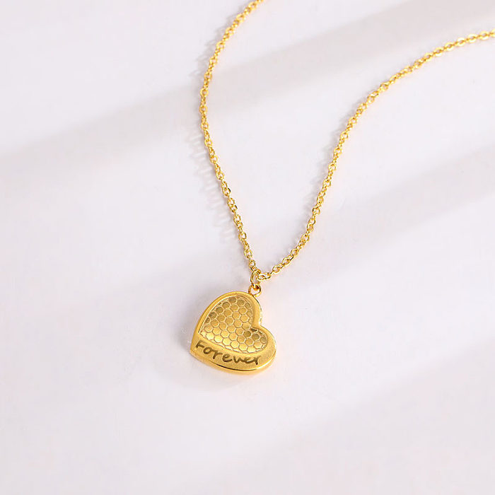 Estilo simples formato de coração cor sólida chapeamento de aço inoxidável colar com pingente banhado a ouro 18K