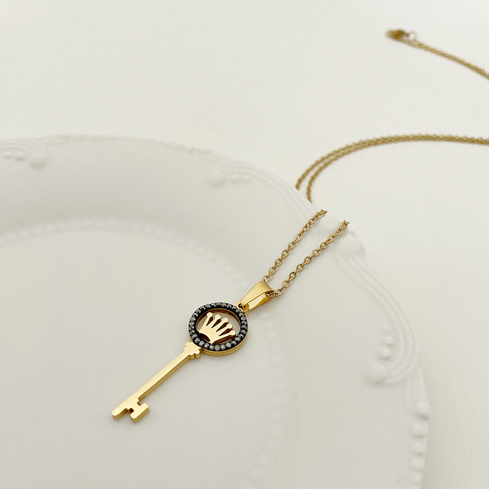 Collier pendentif plaqué or et diamant avec incrustation de placage en acier inoxydable avec clé de couronne de style simple