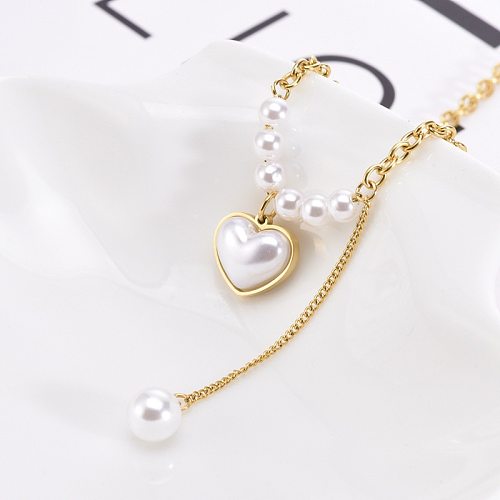 Collier de perles artificielles avec incrustation en acier inoxydable en forme de cœur de style simple